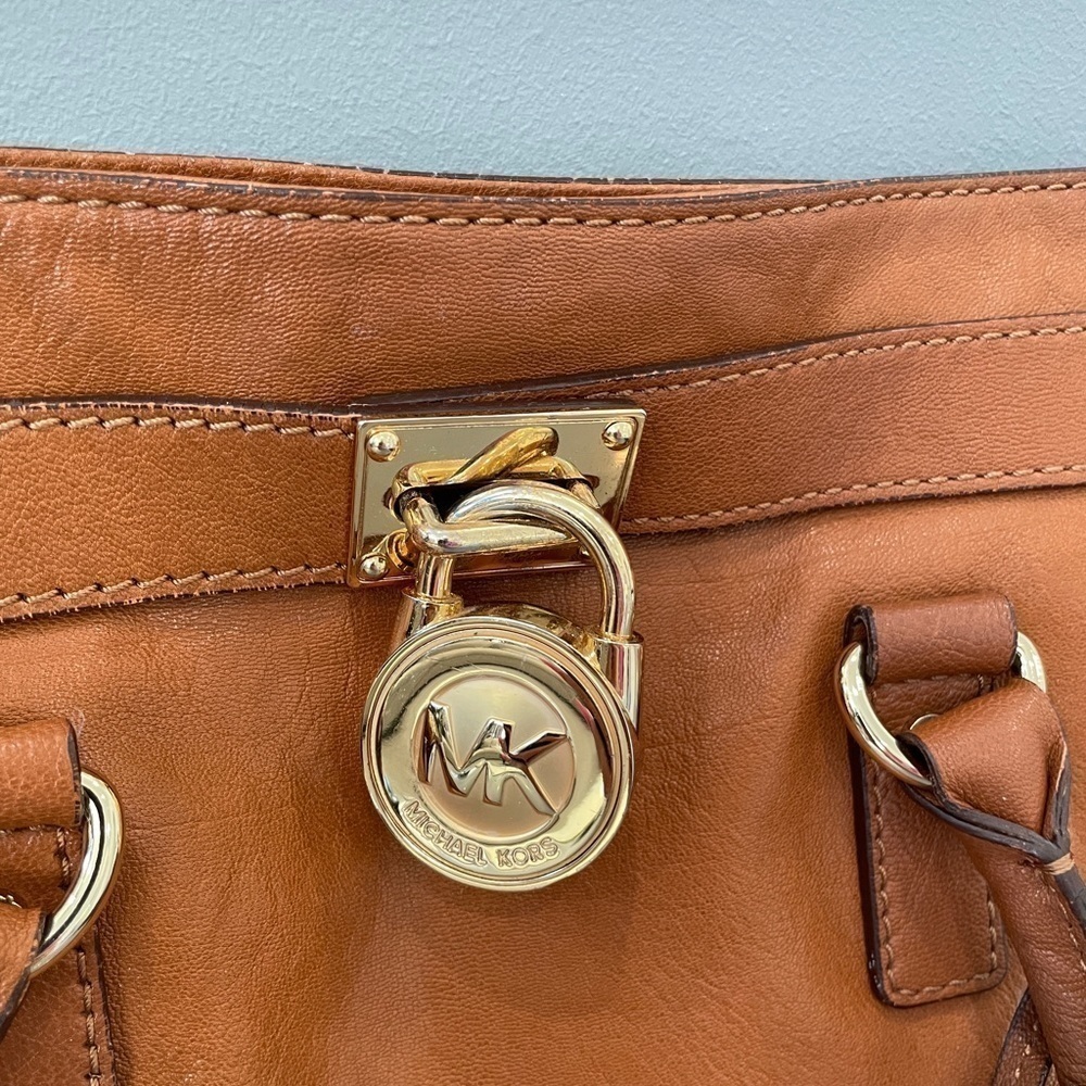 Michael Kors Hamilton Brown Leather Large Satchel Shoulder Bag W/ Lock and Key - Picture 5 of 6